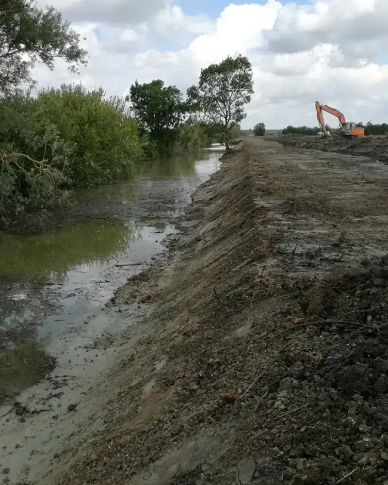 Adoucissement de berges à Champagné les Marais par CEPM, travaux publics