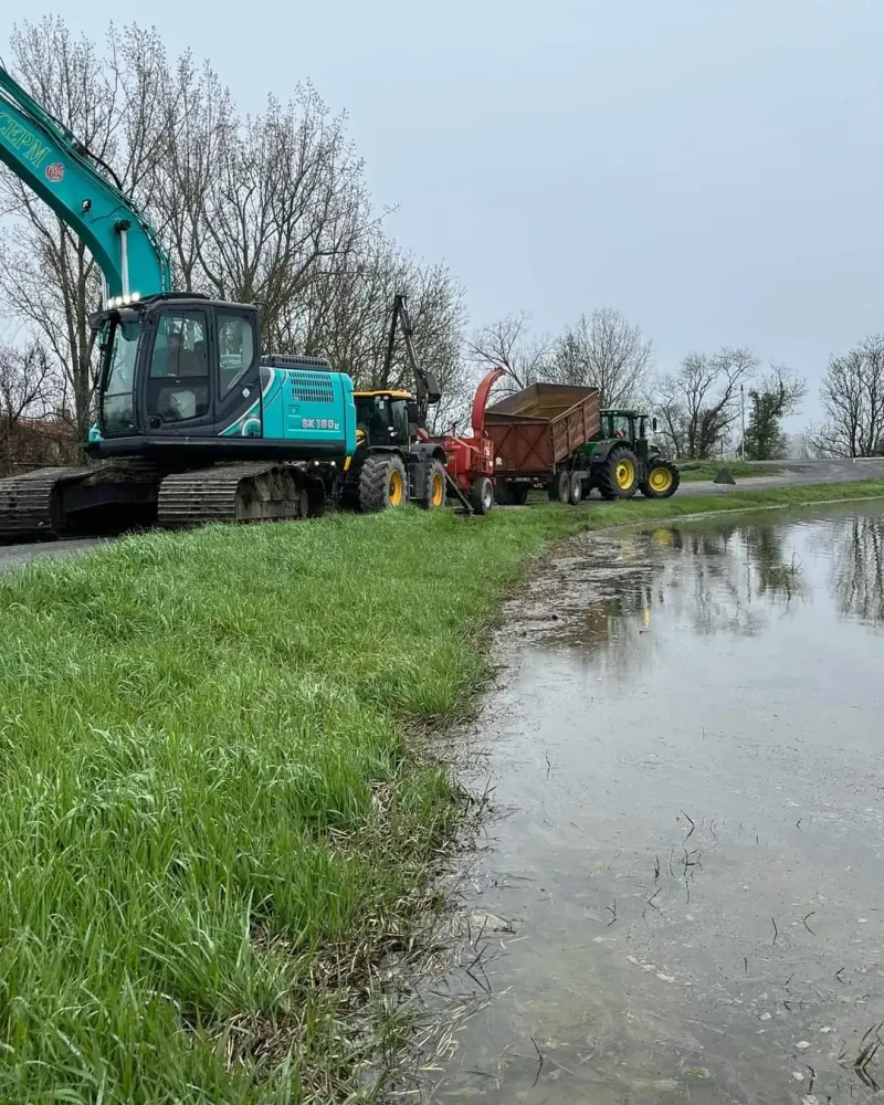 Travaux de broyage de végétaux à Champagné les Marais par CEPM Travaux publics