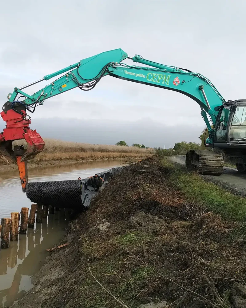 Renforcement de berges à Champagné les Marais par CEPM, travaux publics